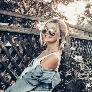 Meet your Posher, Kayla